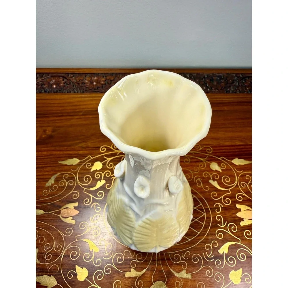 Vintage Belleek Calla‎ Lily Vase • Irish Parian China Floral Bud Vase 1955–1965